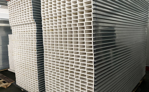 開口樓承板市場穩(wěn)步增長：高強(qiáng)度、輕量化引領(lǐng)行業(yè)新潮流