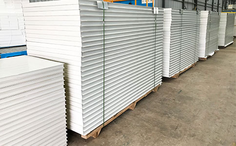 使用聚氨酯PU封邊巖棉夾芯板時(shí)，我們應(yīng)該注意哪些方面？