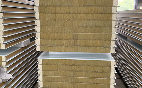 使用巖棉夾芯板時(shí)，我們應(yīng)該注意哪些方面？